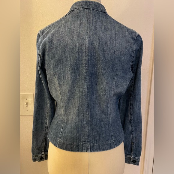 🤍 denim fitted jacket with ruffle on the front🤍 - Picture 4 of 6